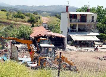 Προεδρικό Διάταγμα για την ηλεκτροδότηση 150.000 αυθαιρέτων ετοιμάζει το ΥΠΕΧΩΔΕ