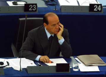 «Κανείς δεν μπορεί να μας δώσει μαθήματα ηθικής» η οργισμένη απάντηση Μπερλουσκόνι