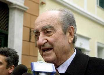 «Η Ελλάδα χρειάζεται εκλογές» υπογραμμίζει ο επίτιμος πρόεδρος της ΝΔ