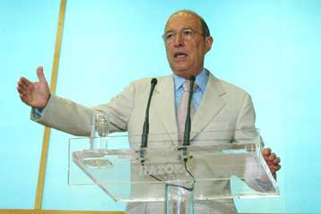 Την άμεση διεξαγωγή εκλογών μετά τις δηλώσεις Σημίτη ζητά η ΝΔ