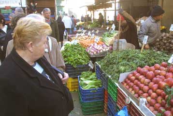 Λαϊκές αγορές και τα απογεύματα ζητούν οι Έλληνες καταναλωτές