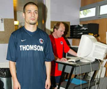 Ξαφνικό πρόβλημα με τη μεταγραφή του Ντέμη στην Παρί Σεν Ζερμέν