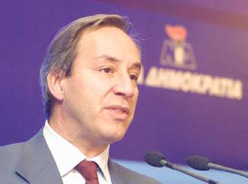 Η έκθεση του ΙΟΒΕ επιβεβαιώνει τα κυβερνητικά αδιέξοδα, σύμφωνα με τη ΝΔ