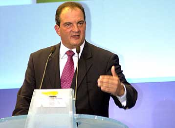 Ο πρωθυπουργός αδυνατεί να φέρει το νέο που επικαλείται, δήλωσε ο Κ.Kαραμανλής