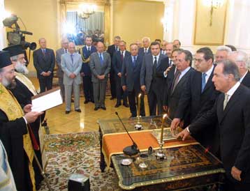 Ορκίστηκε η νέα κυβέρνηση – Επίσημη «πρώτη» του νέου Υπουργικού Συμβουλίου