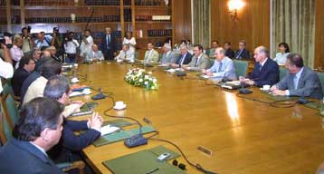 Με δύο σαφείς συστάσεις η ομιλία Σημίτη στα μέλη της νέας κυβέρνησης