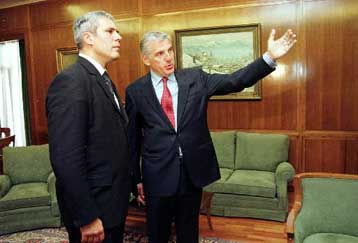 Στενότερη αμυντική συνεργασία αποφάσισαν Αθήνα και Βελιγράδι