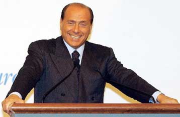 «Ατρόμητος» ο Μπερλουσκόνι προωθεί τα συμφέροντά του μέσω νέου αμφιλεγόμενου νόμου