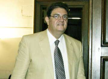 Προειδοποίηση Βερελή για τις υψηλές εκπομπές καυσαερίων από τα ταξί