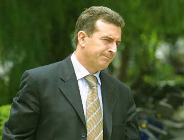 Νέο ξεκίνημα για κυβέρνηση και ΠΑΣΟΚ μετά τη συνάντηση Σημίτη-Χρυσοχοΐδη