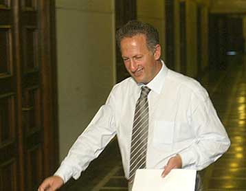 Αντίθετη στο νομοσχέδιο για τη μερική απασχόληση στο Δημόσιο δηλώνει η ΑΔΕΔΥ