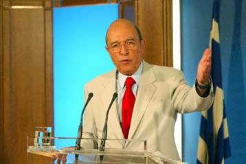 Σειρά μέτρων με στόχο τη διαφάνεια στο πολιτικό σύστημα εξήγγειλε ο Κώστας Σημίτης