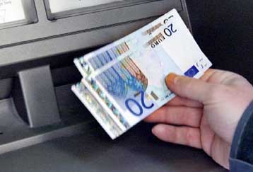 Συναλλαγές μέσω ΑΤΜ και από τις παραλίες