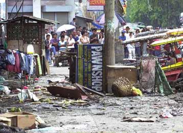 Έξι νεκροί και 20 τραυματίες από έκρηξη βόμβας κοντά σε αγορά των νότιων Φιλιππίνων