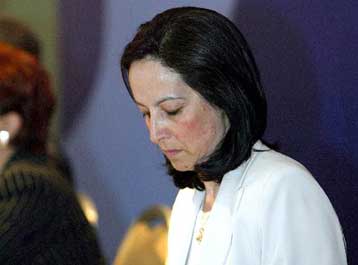 Η Α.Διαμαντοπούλου απορρίπτει τα όσα κατήγγειλε εις βάρος της ο Αθ.Νάκος