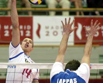 Τυπική διαδικασία και ήττα 3-1 για την Εθνική βόλεϊ από τη Σερβία στο World League