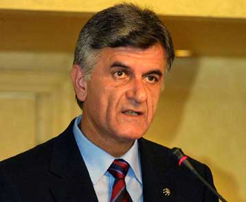 «Βαλτώνουν» πάνω από 75.000 δηλώσεις «πόθεν έσχες» κρατικών λειτουργών