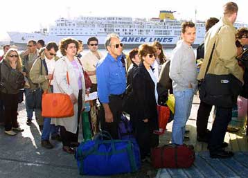 Αυξημένη η κίνηση σε λιμάνια, αεροδρόμια και σιδηροδρομικούς σταθμούς