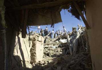 Ένας νεκρός και 20 τραυματίες από το διπλό «χτύπημα» του Εγκέλαδου στο νότιο Ιράν