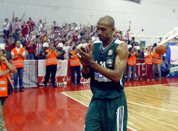 Συνεχίζει στον Παναθηναϊκό ο ΜακΝτόναλντ – Απομακρύνεται ο Κουτλουάι