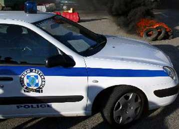 Προσαγωγές 14 «φιλάθλων» για επίθεση με βόμβα μολότοφ εναντίον περιπολικού