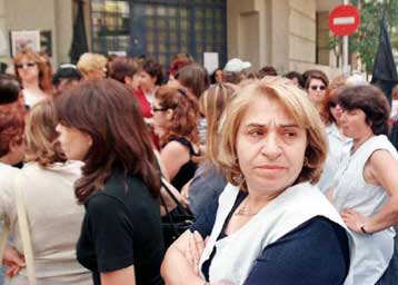 Σε χαμηλά επίπεδα παραμένει το ποσοστό απασχόλησης στην Ελλάδα