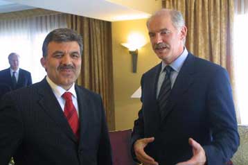 Συζήτηση Γ.Παπανδρέου – Αμπ.Γκιουλ για ελληνοτουρκικά και Κυπριακό