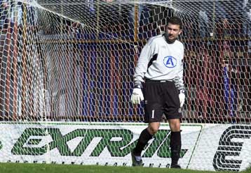 Στα «πράσινα» ντύνεται και πάλι ο διεθνής τερματοφύλακας Κώστας Χαλκιάς