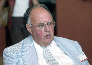 Εκλογική πρόταση Πάγκαλου, με σφοδρή κριτική σε στελέχη του ΠΑΣΟΚ και της ΝΔ