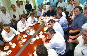 Δέσμευση Σκανδαλίδη προς τους δημάρχους για διευθέτηση των οικονομικών τους αιτημάτων