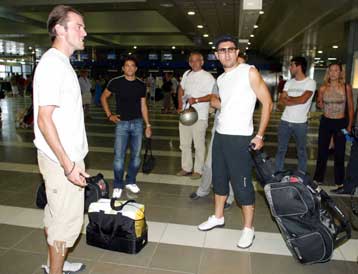 Προβληματισμός κατά την πρόωρη επιστροφή των ποδοσφαιριστών του Αρη από την Αυστρία