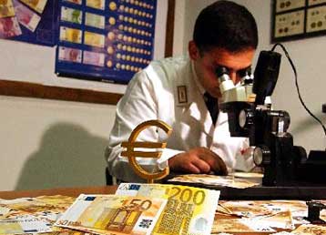 Πάνω από 230.000 πλαστά ευρώ αποσύρθηκαν από την κυκλοφορία το πρώτο εξάμηνο