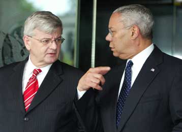 Την ανάγκη διατλαντικού διαλόγου επισήμανε στη συνάντησή του με τον Πάουελ ο Φίσερ