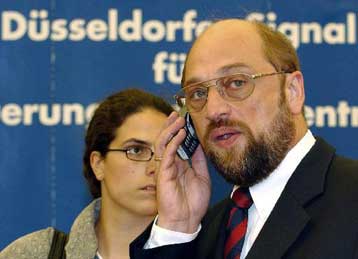 Απολογία Σούλτς για τα περί «ρατσιστικής» κυβέρνησης στην εξουσία της Ιταλίας