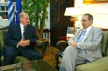 Πολιτική βούληση για επίλυση του Κυπριακού ζήτησε εκ νέου από τον Ντενκτάς ο ΥΠΕΞ