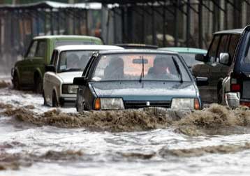 Τρεις νεκρούς άφησε στο πέρασμά της σφοδρή καταιγίδα στη νότια Ρωσία