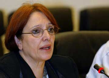 Διεκδικούμε απλή αναλογική με κατάργηση του πλαφόν του 3%, επαναλαμβάνει η Α.Παπαρήγα