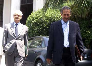 Τέλος Αυγούστου το ν/σ για το «πόθεν έσχες»-Την Τρίτη επιστολή Σημίτη προς βουλευτές