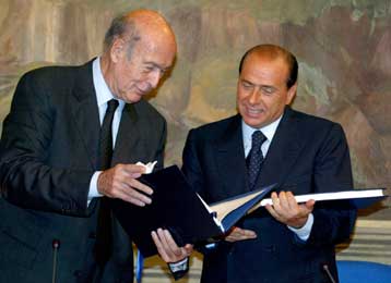 Η τελική υπογραφή για το Σύνταγμα της ΕΕ στις 9 Μαΐου, πρότεινε στην Ιταλία ο ΝτΕστέν