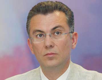 Φοβάται και κρύβεται η κυβέρνηση Σημίτη, δηλώνει ο Θ.Ρουσόπουλος