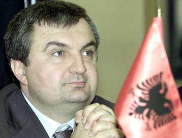 Σε παραίτηση Μέτα οδήγησε τελικώς η σφοδρή αντιπαράθεσή του με τον Φ.Νάνο