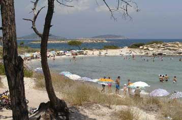 Το κλεινόν άστυ εγκαταλείπουν κατά κύματα οι αδειούχοι του Ιουλίου