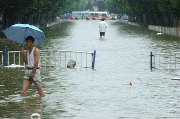 Δύο νεκροί και δεκάδες αγνοούμενοι εξαιτίας της κακοκαιρίας που πλήττει την Ιαπωνία