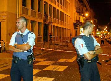 Δεκαέξι τραυματίες από εκρήξεις βομβών στην Κυανή Ακτή