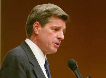 Σε ένα χρόνο -το νωρίτερο- η εκλεγμένη κυβέρνηση του Ιράκ, εκτιμά ο Πολ Μπρέμερ