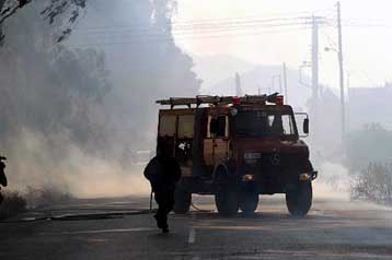 Υπό πλήρη έλεγχο τέθηκε μεγάλη πυρκαγιά στις Αλυκές Αναβύσσου