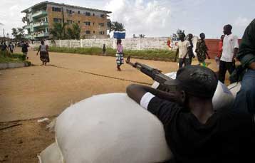 Πυρά όλμου δέχθηκε η αμερικανική πρεσβεία στη Λιβερία