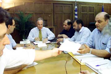 Συγκράτηση των τιμών ζήτησε από τους χονδρεμπόρους του Ρέντη ο Κίμων Κουλούρης