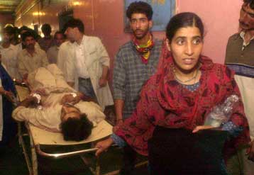 Πέντε νεκροί και 20 τραυματίες από εκρήξεις στο Κασμίρ