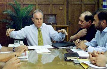 Συγκράτηση τιμών ζήτησε από τους χονδρέμπορους του Ρέντη ο Κ.Κουλούρης